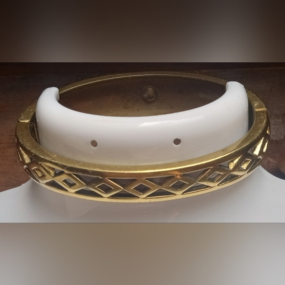 HEIDI DAUS  Faux Pearl, Blue, Garnet, Green Rhinestone Bangle Hinged Bracelet - Picture 5 of 12